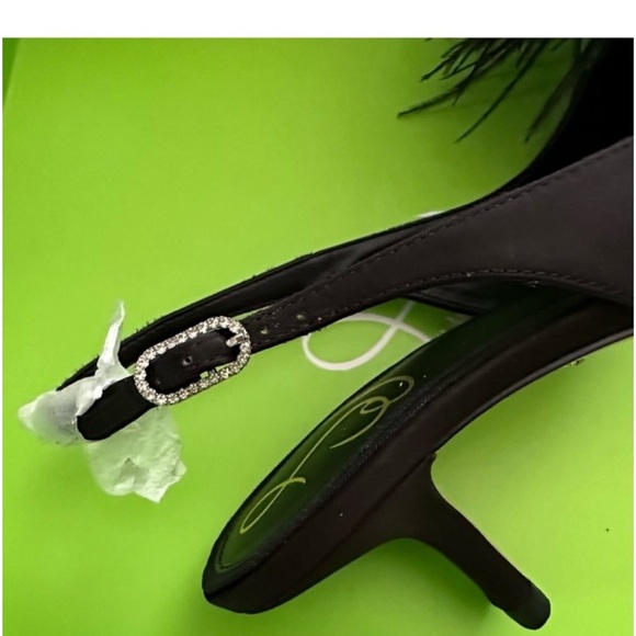 Shoes Size 6.5 - Picture 7 of 9